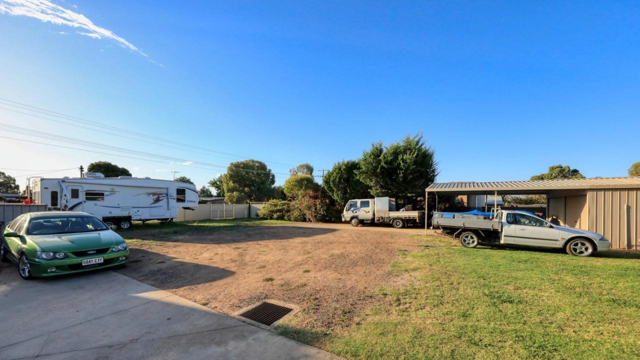 Glider City Motel Беналла Экстерьер фото