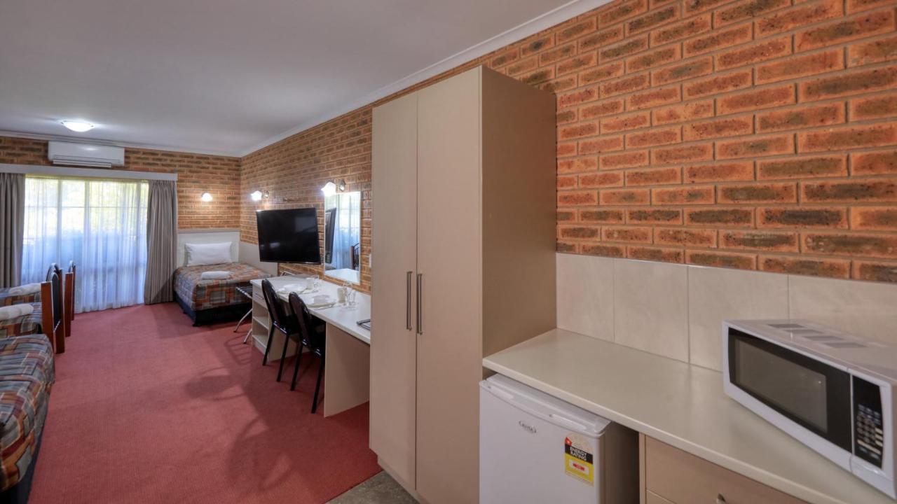 Glider City Motel Беналла Экстерьер фото