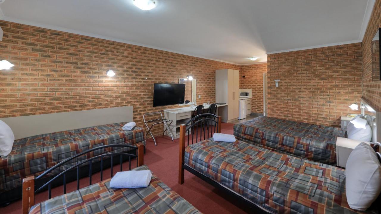 Glider City Motel Беналла Экстерьер фото