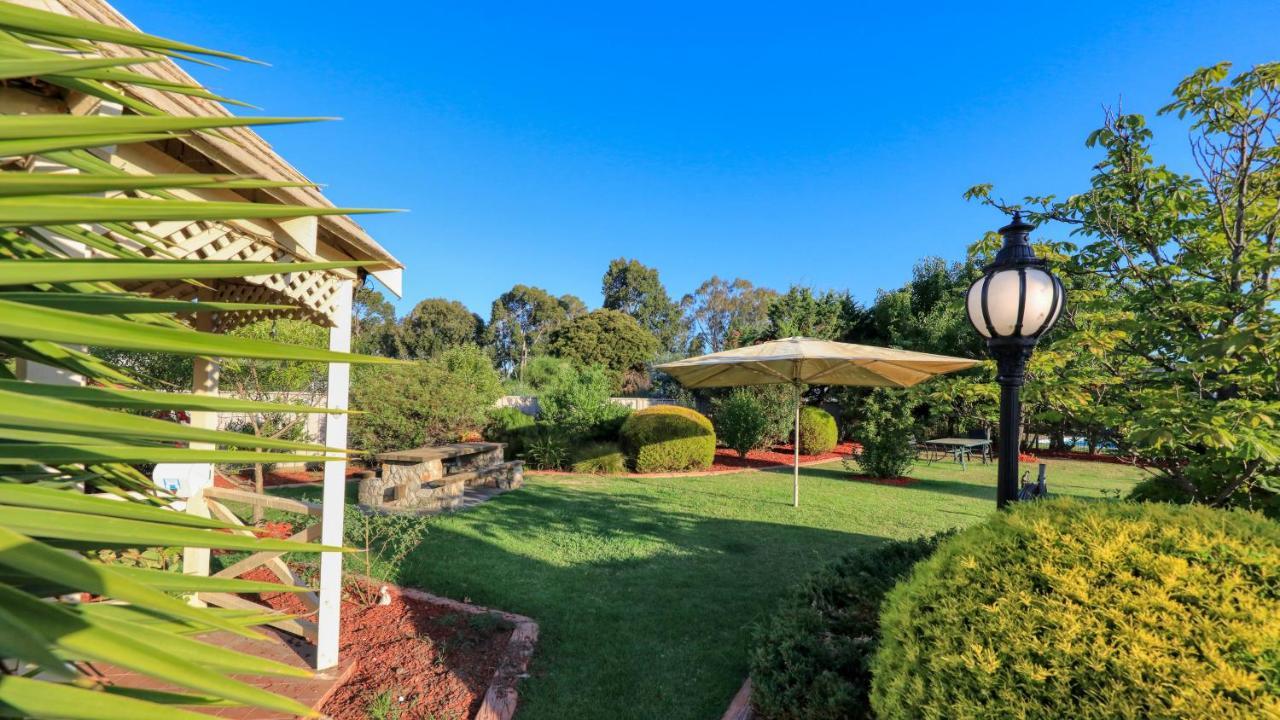 Glider City Motel Беналла Экстерьер фото