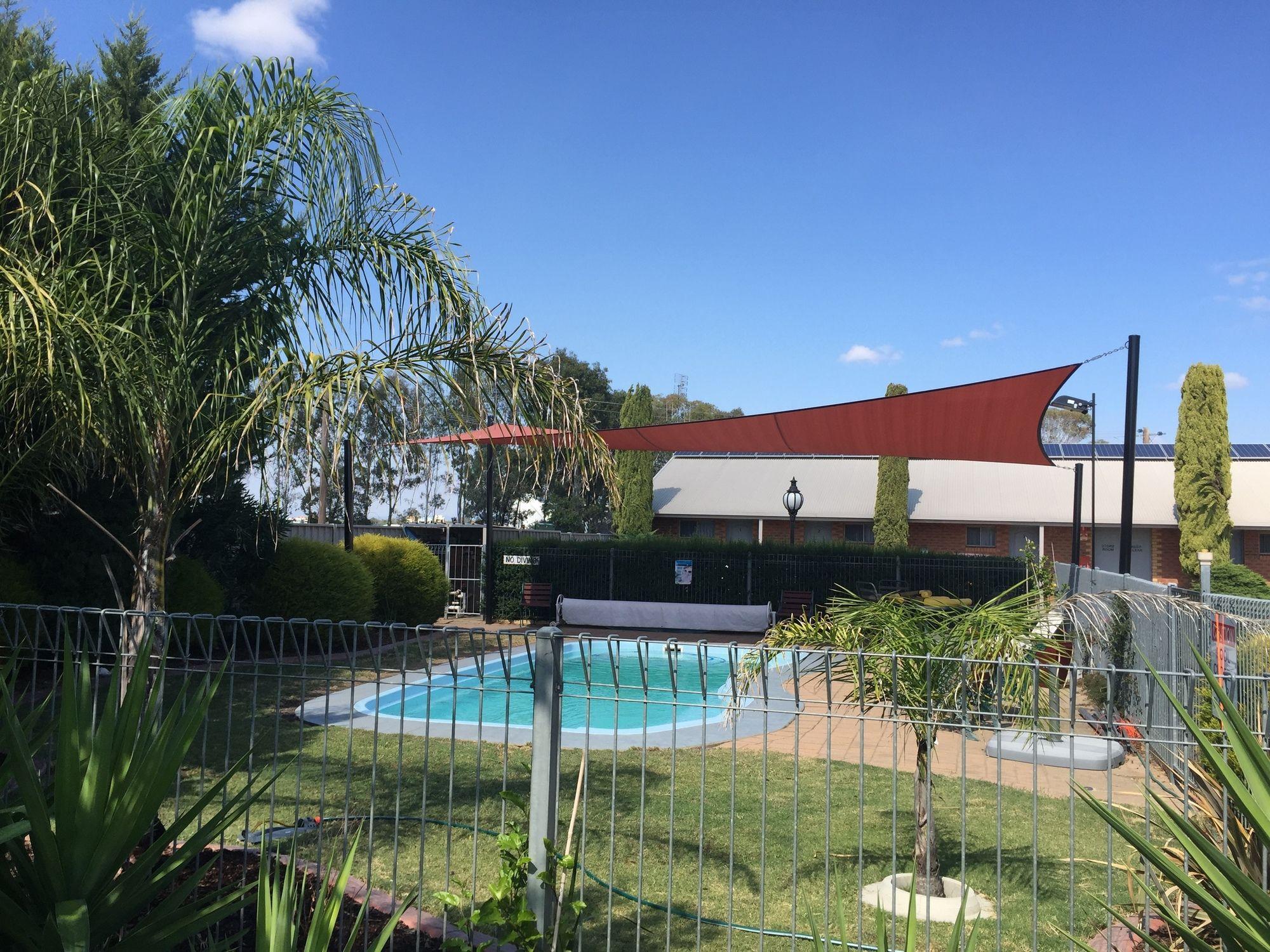 Glider City Motel Беналла Экстерьер фото