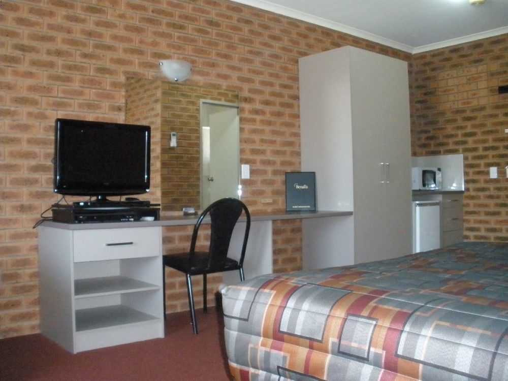 Glider City Motel Беналла Экстерьер фото