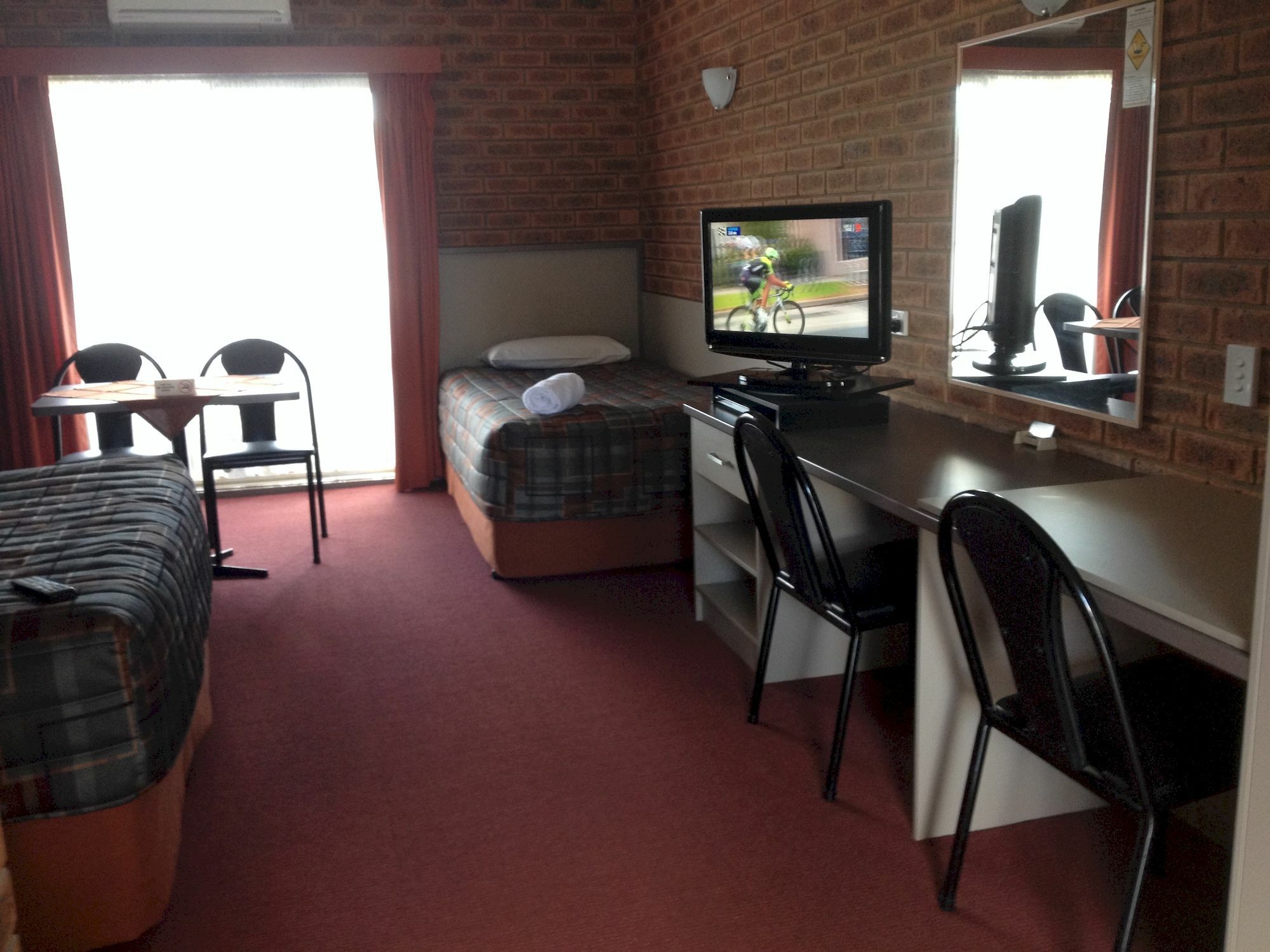 Glider City Motel Беналла Экстерьер фото