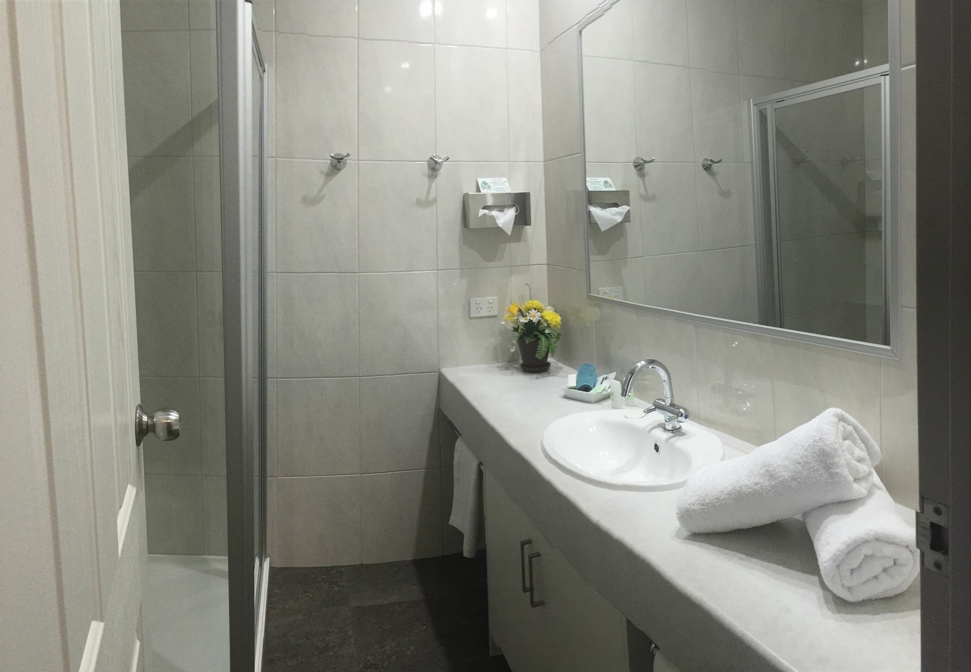Glider City Motel Беналла Экстерьер фото