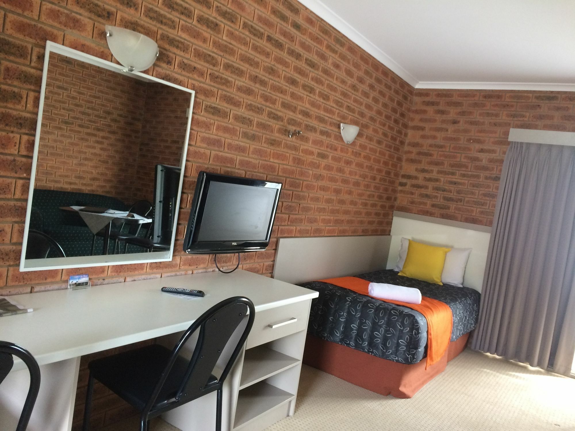 Glider City Motel Беналла Экстерьер фото