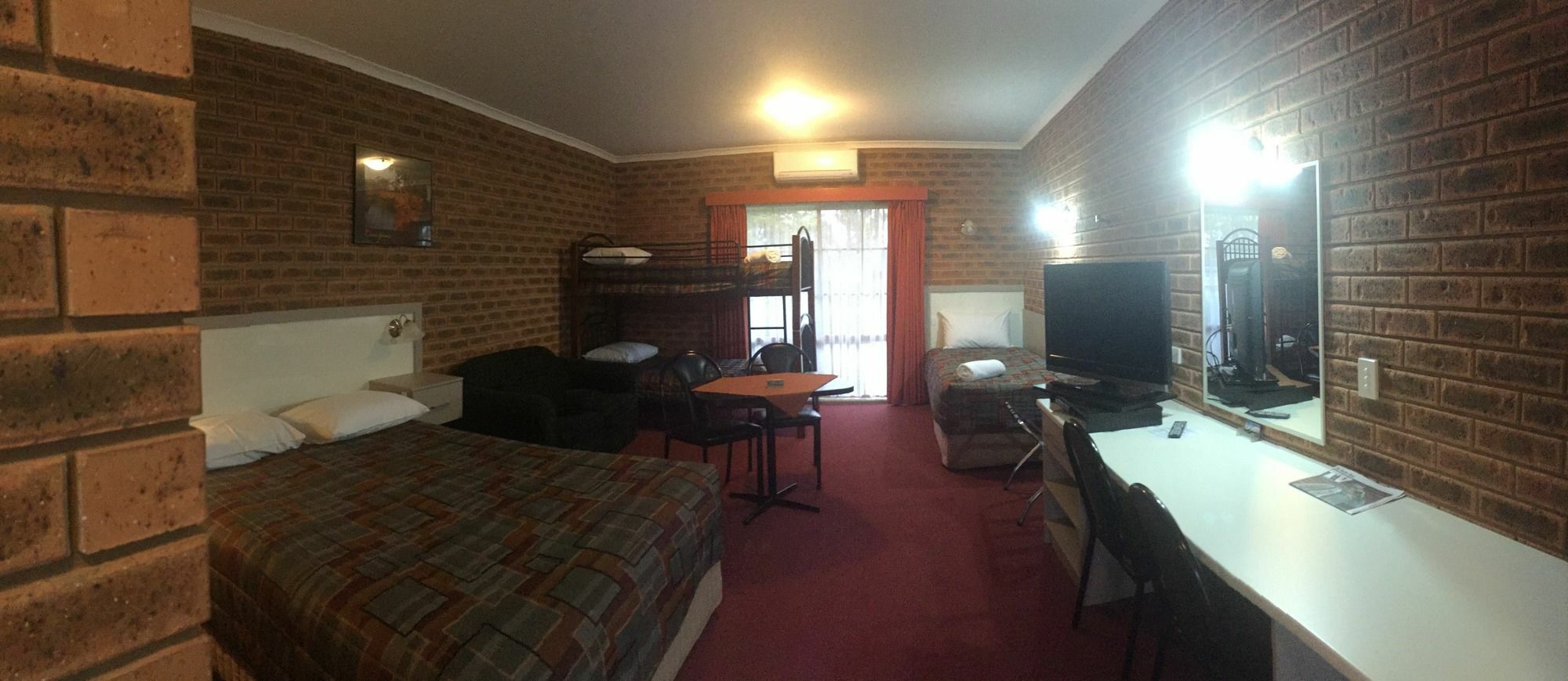 Glider City Motel Беналла Экстерьер фото